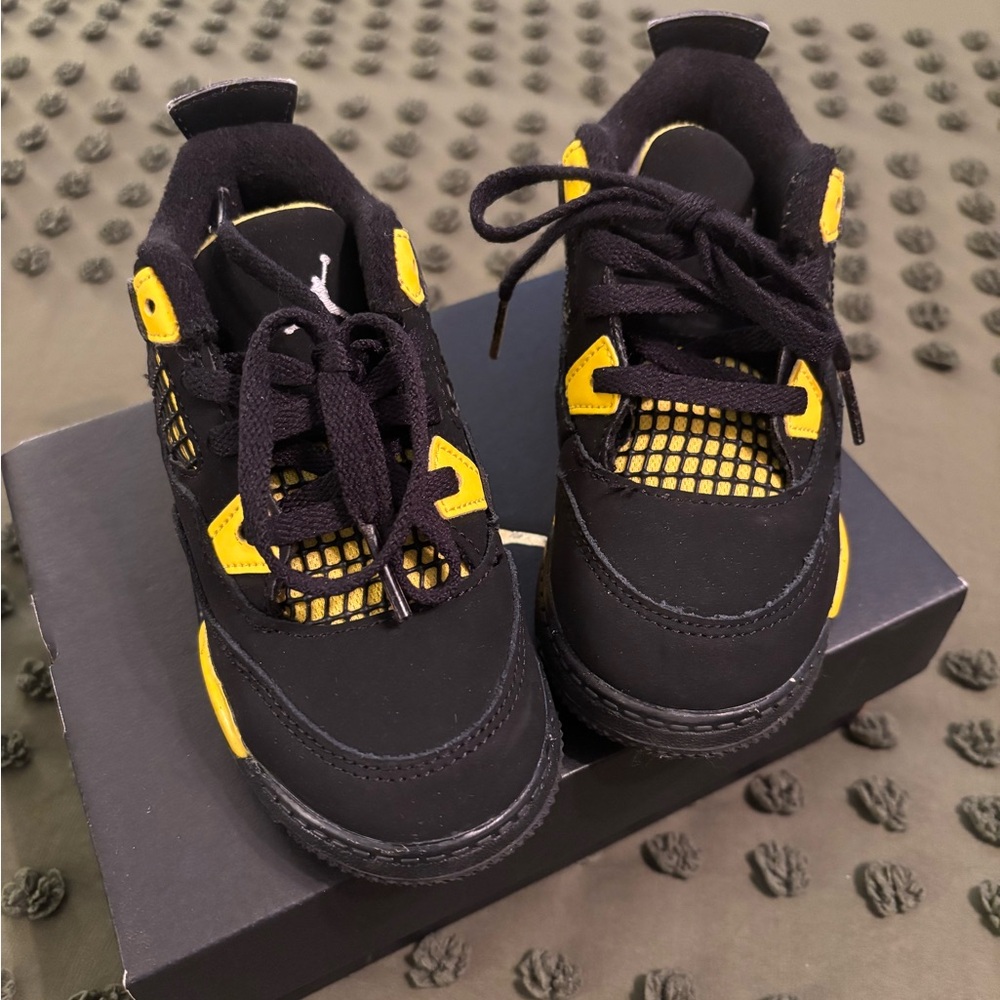 JORDAN 4 RETRO